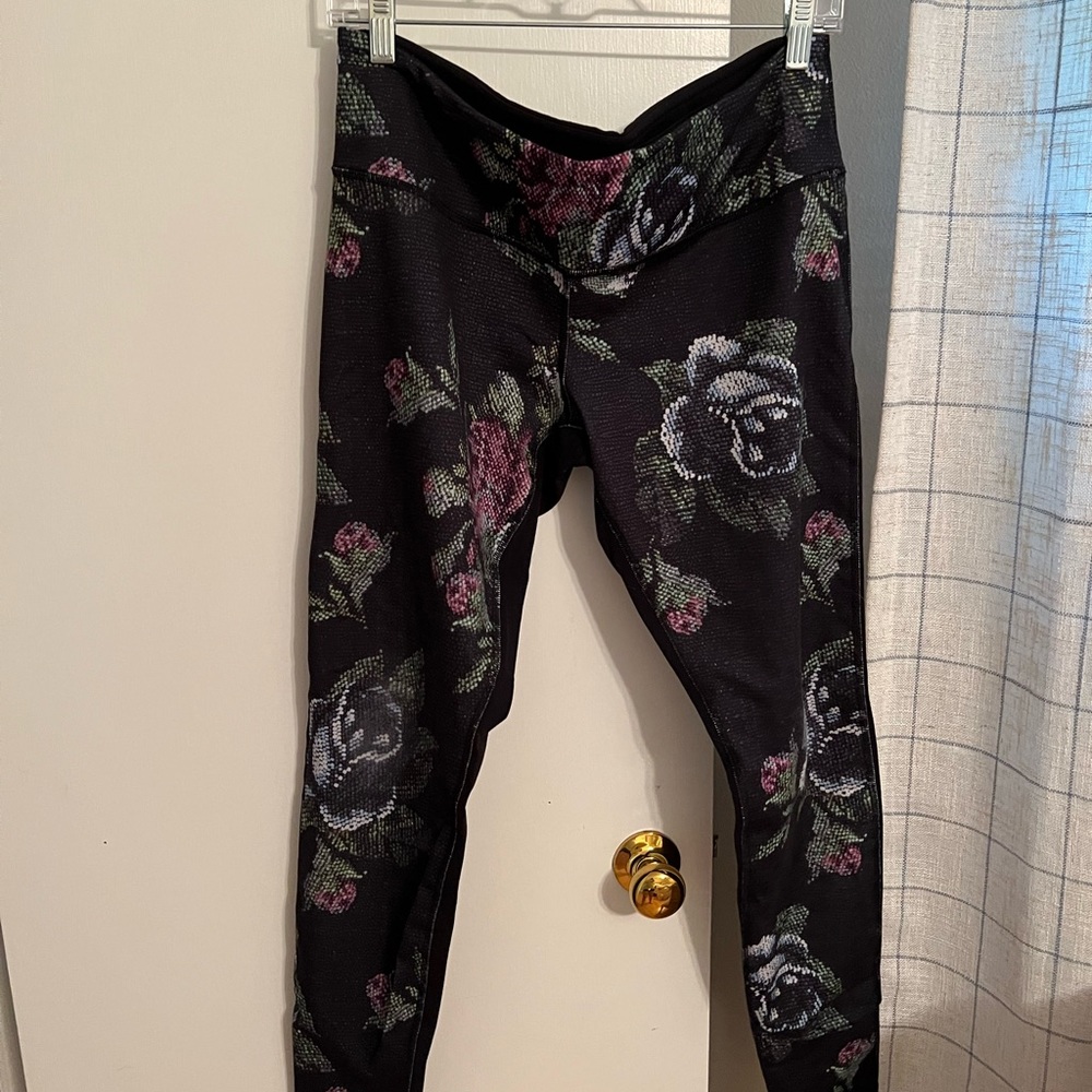Lululemon floral legging - perfect shape😍